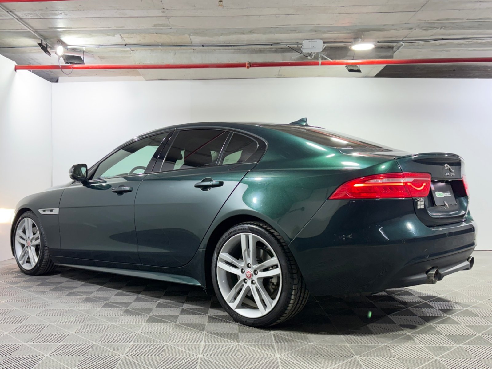 Jaguar XE 2017 - Foto 5 de 15
