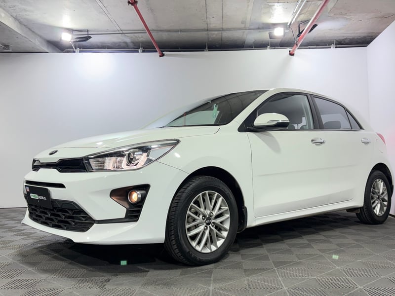 Kia RIO 5 2022 - Imagen 3 de 15