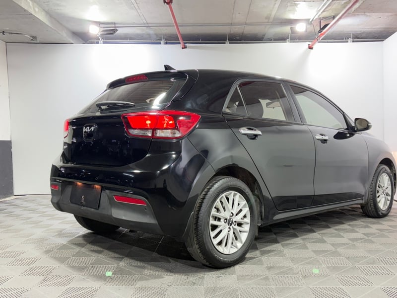 Kia RIO 5 2023 - Imagen 7 de 15