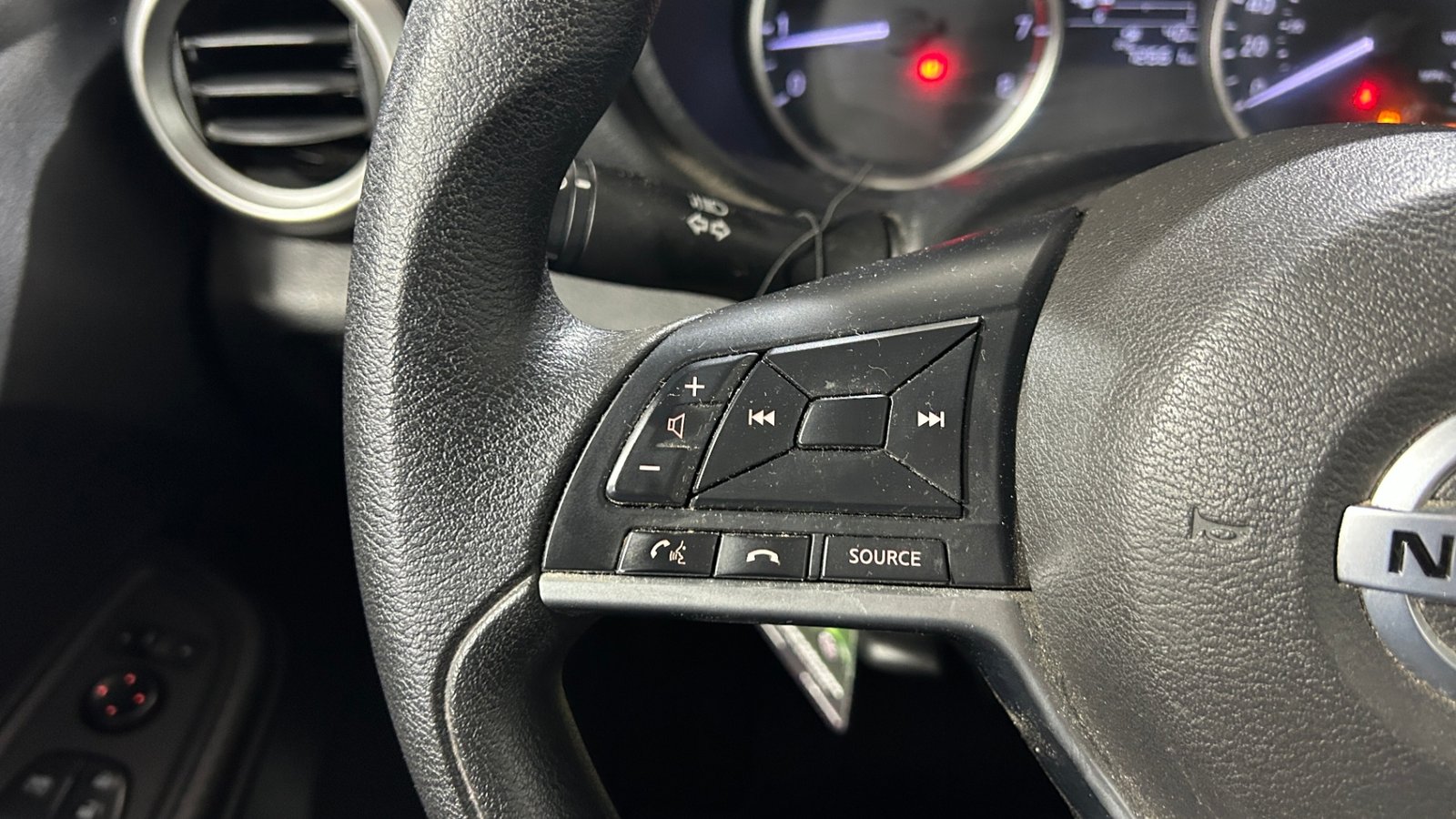 Nissan VERSA 2023 - Imagen 14 de 15