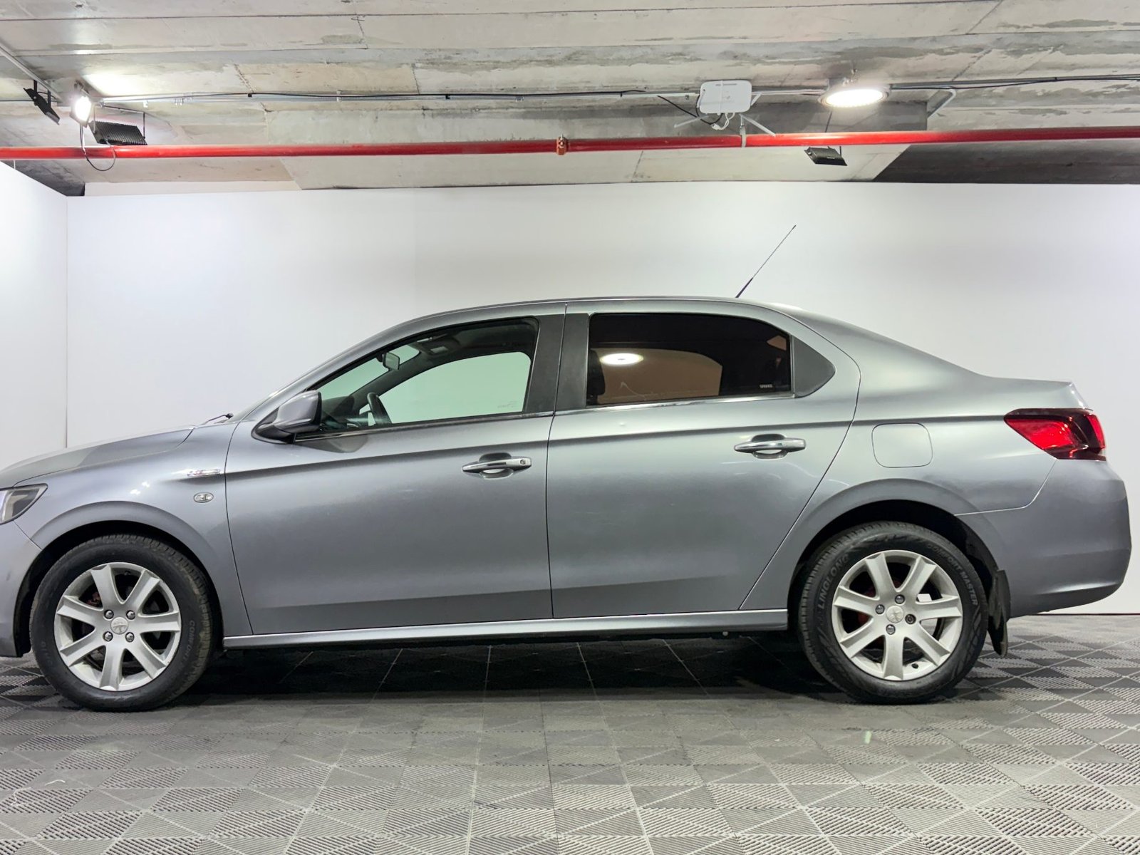 Peugeot 301 2021 - Foto 4 de 15