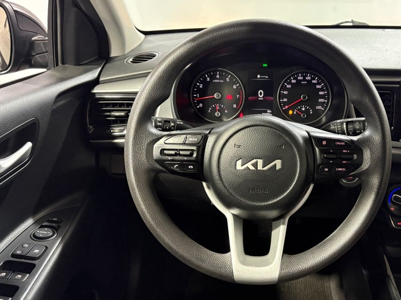 Kia RIO 5 2023 - Imagen 13 de 15