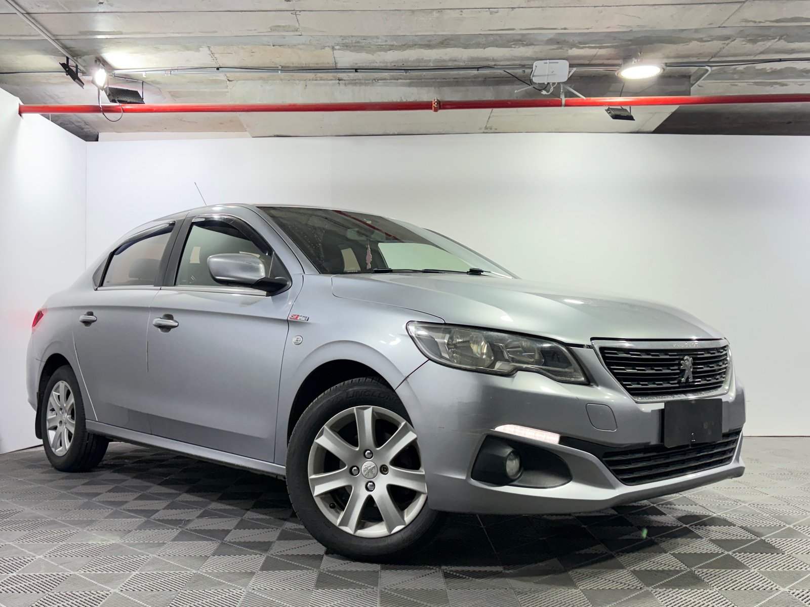 Peugeot 301 2021 - Foto 2 de 2