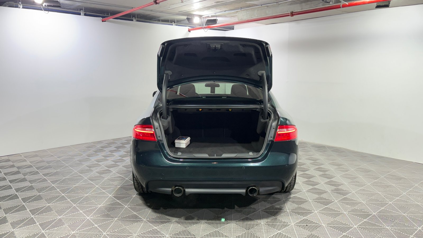 Jaguar XE 2017 - Imagen 9 de 15