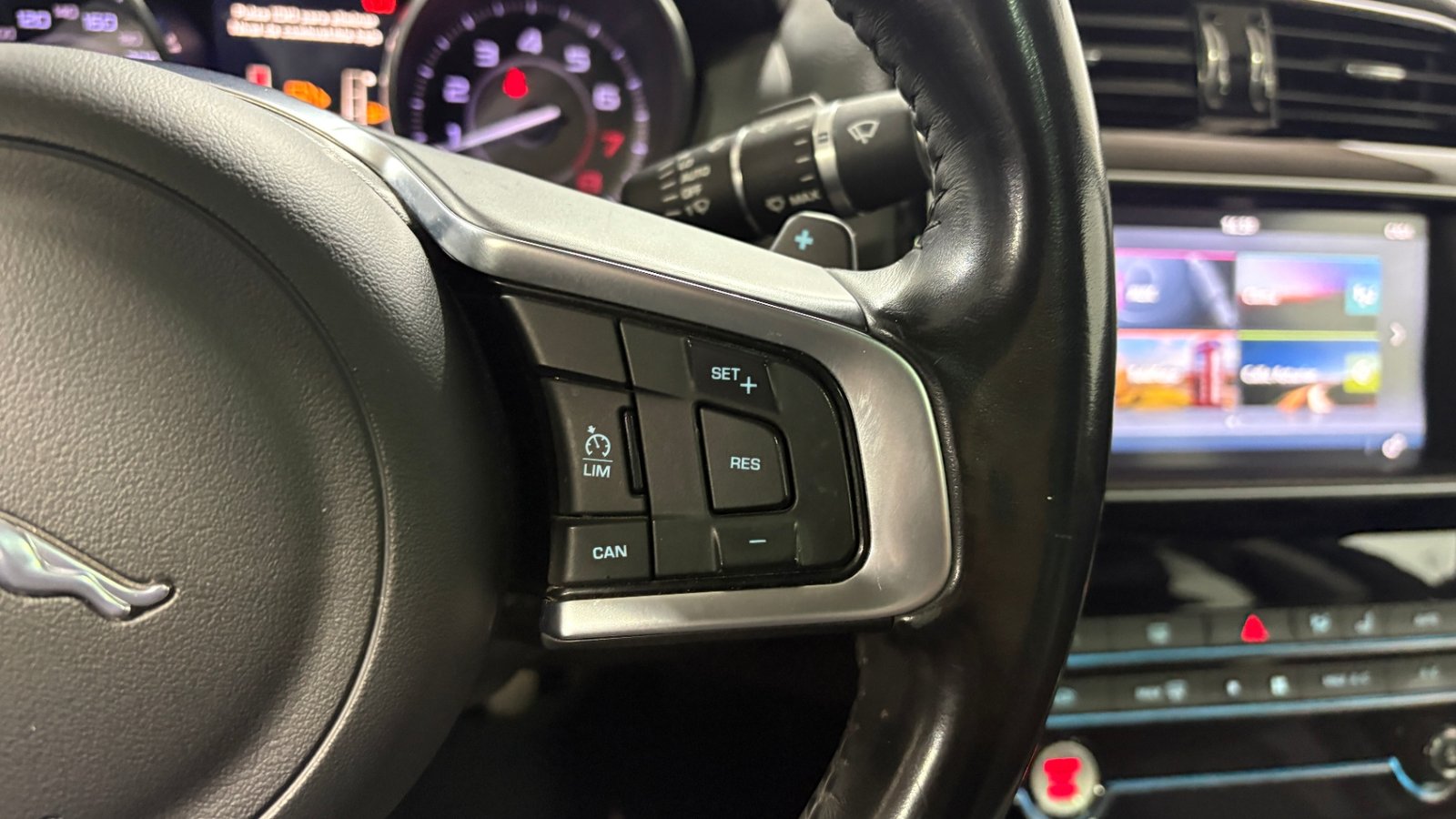 Jaguar XE 2017 - Imagen 15 de 15