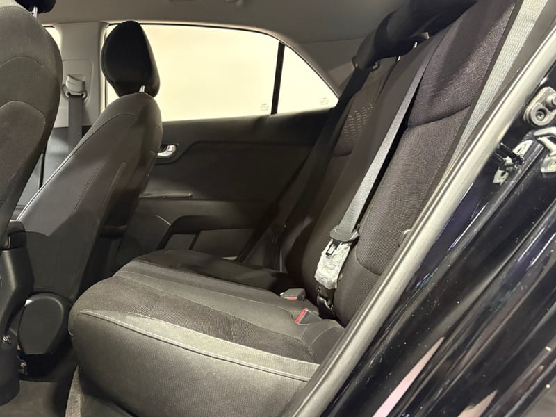 Kia RIO 5 2023 - Imagen 11 de 15