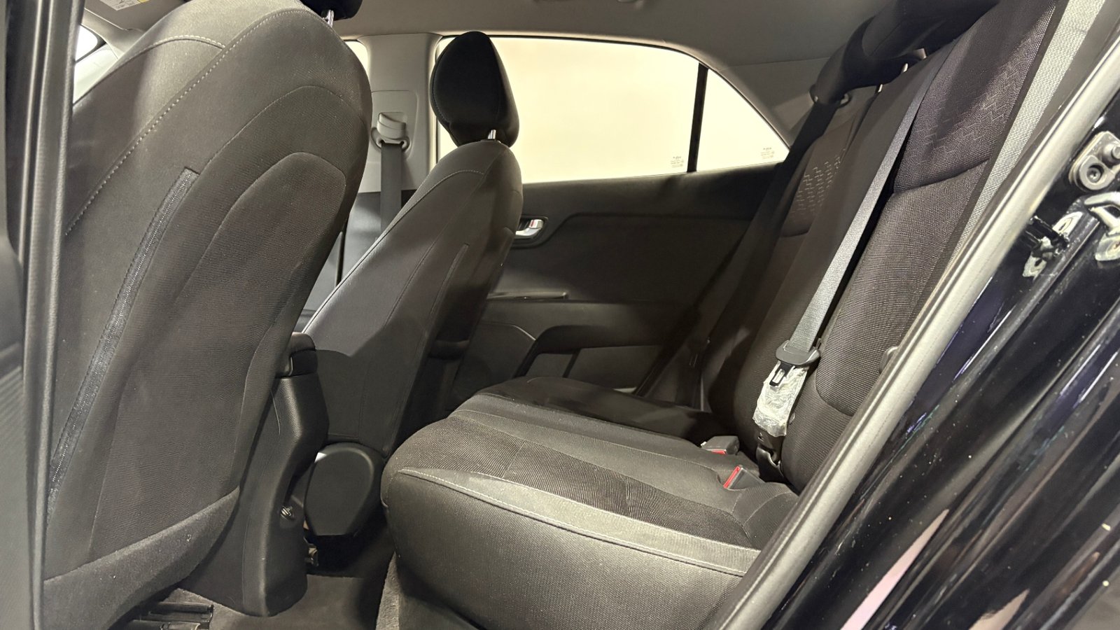 Kia RIO 5 2023 - Imagen 11 de 15