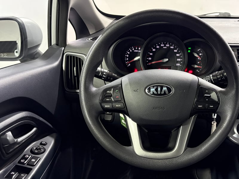 Kia RIO 5 2017 - Imagen 13 de 15