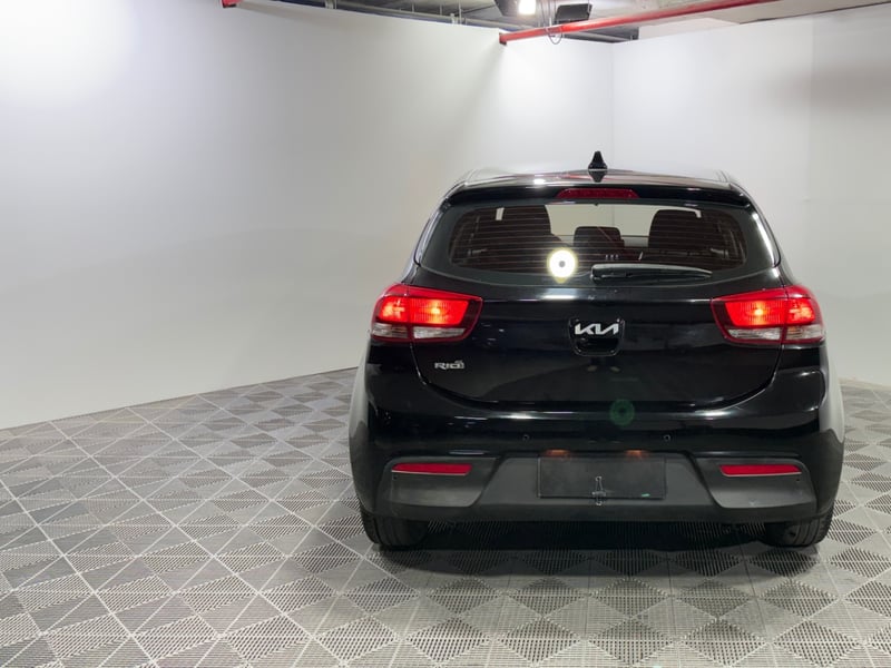Kia RIO 5 2023 - Imagen 8 de 15