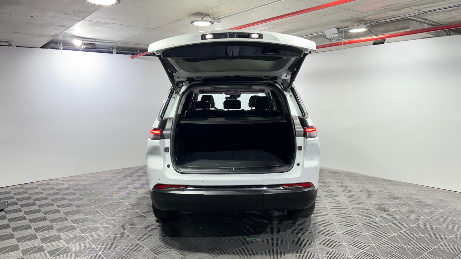 Jeep GRAND CHEROKEE 2023 - Imagen 9 de 15