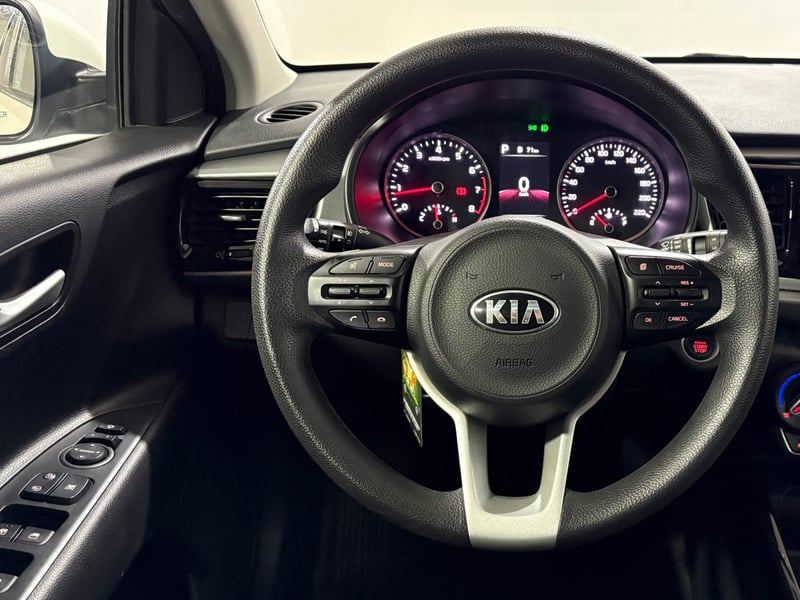 Kia RIO 5 2022 - Imagen 13 de 15