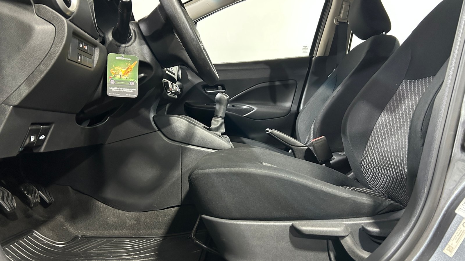 Nissan VERSA 2023 - Imagen 10 de 15