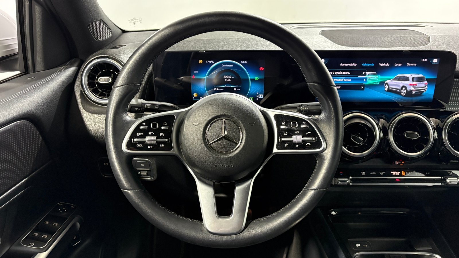 Mercedes-Benz GLB200 2023 - Imagen 13 de 15
