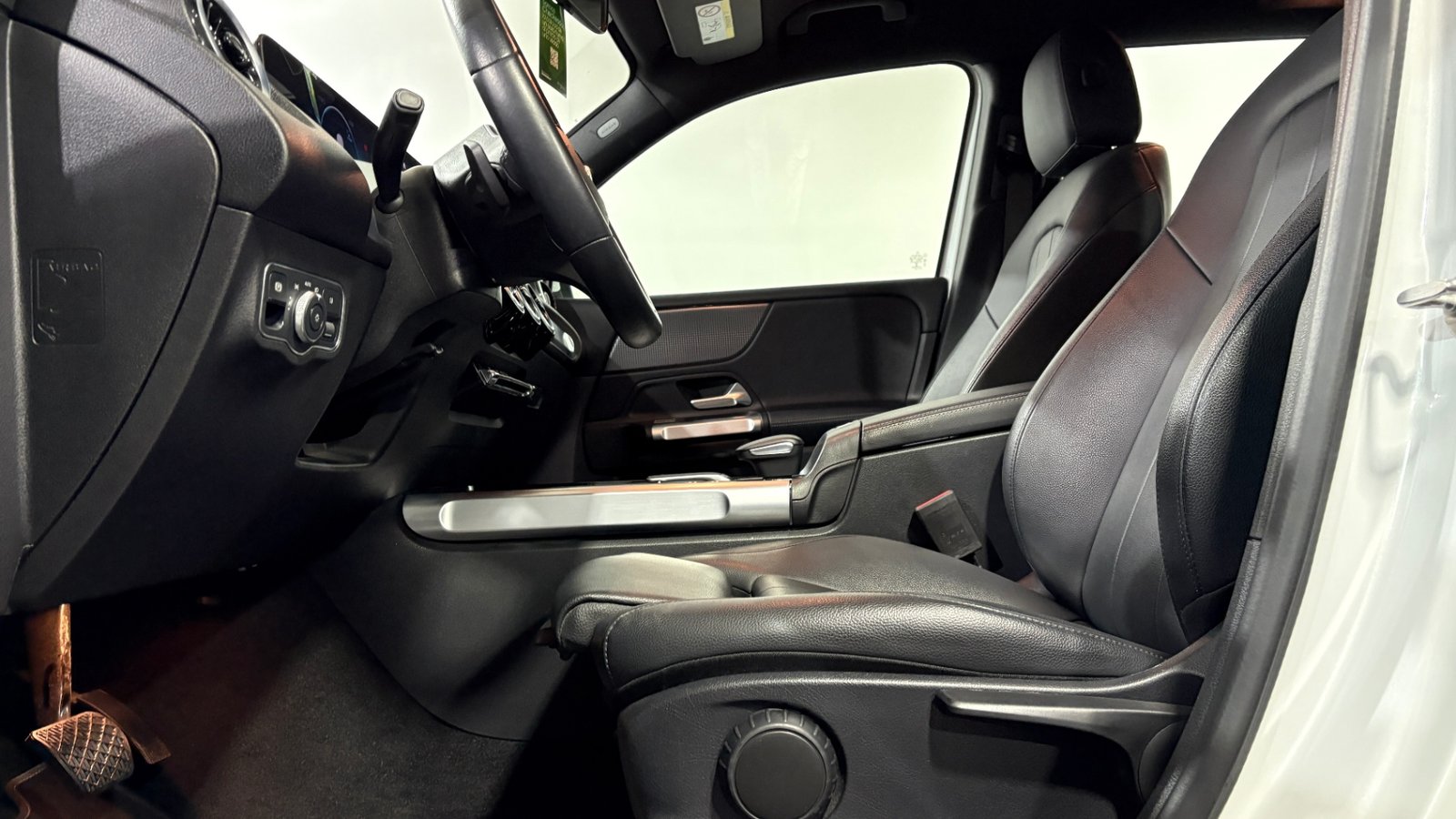 Mercedes-Benz GLB200 2023 - Imagen 10 de 15