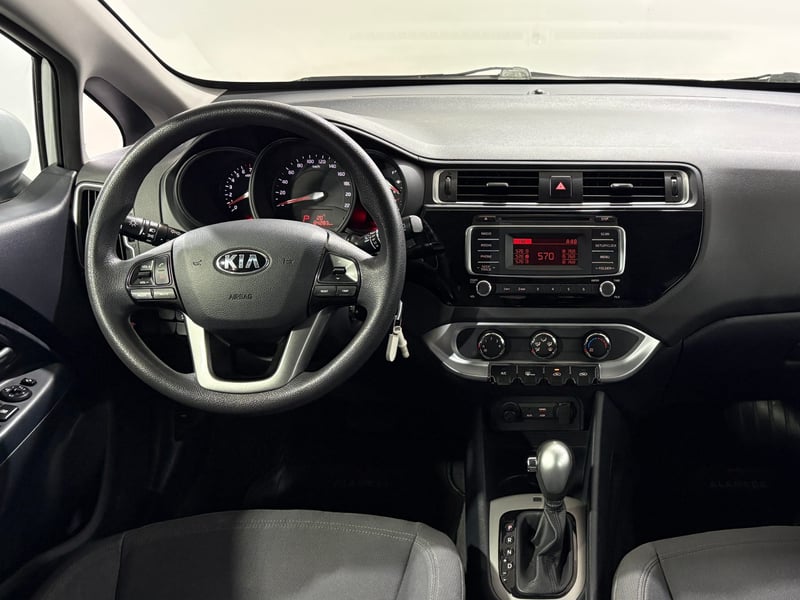 Kia RIO 5 2017 - Imagen 12 de 15