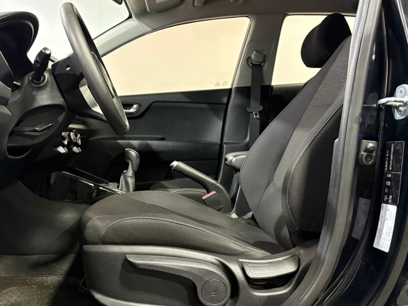 Kia RIO 5 2023 - Imagen 10 de 15