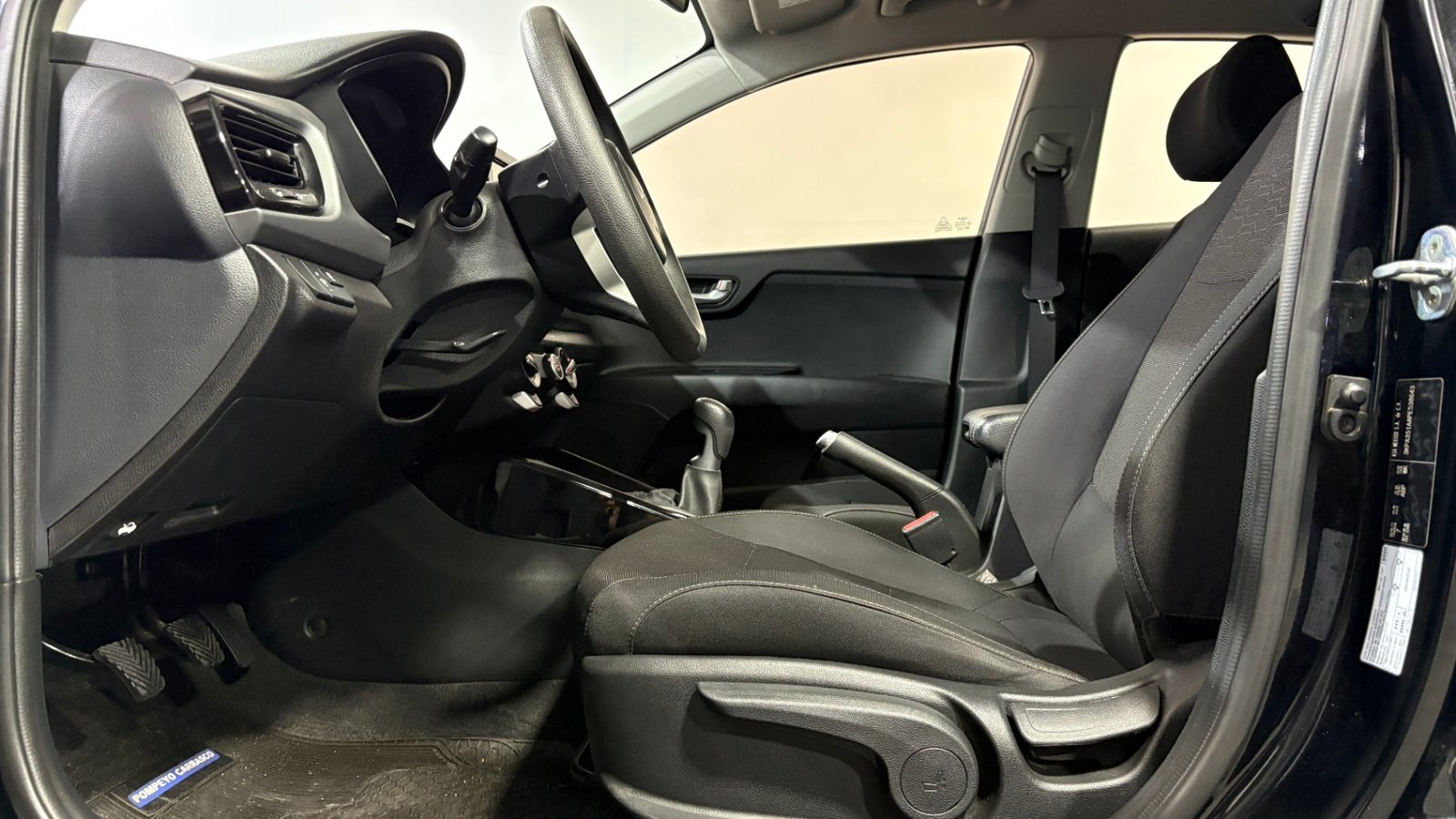 Kia RIO 5 2023 - Imagen 10 de 15
