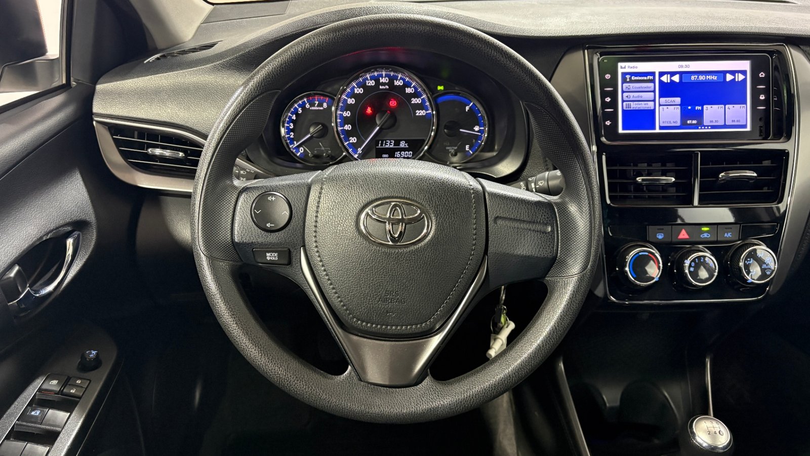 Toyota YARIS 2022 - Imagen 13 de 15