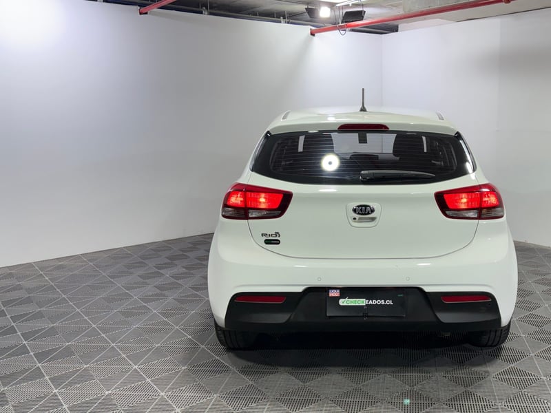 Kia RIO 5 2022 - Imagen 8 de 15
