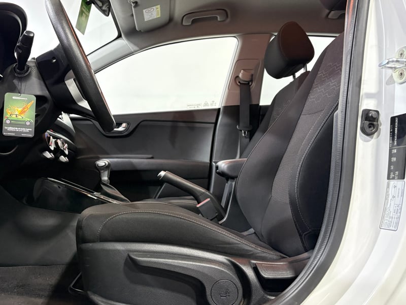 Kia RIO 5 2022 - Imagen 10 de 15