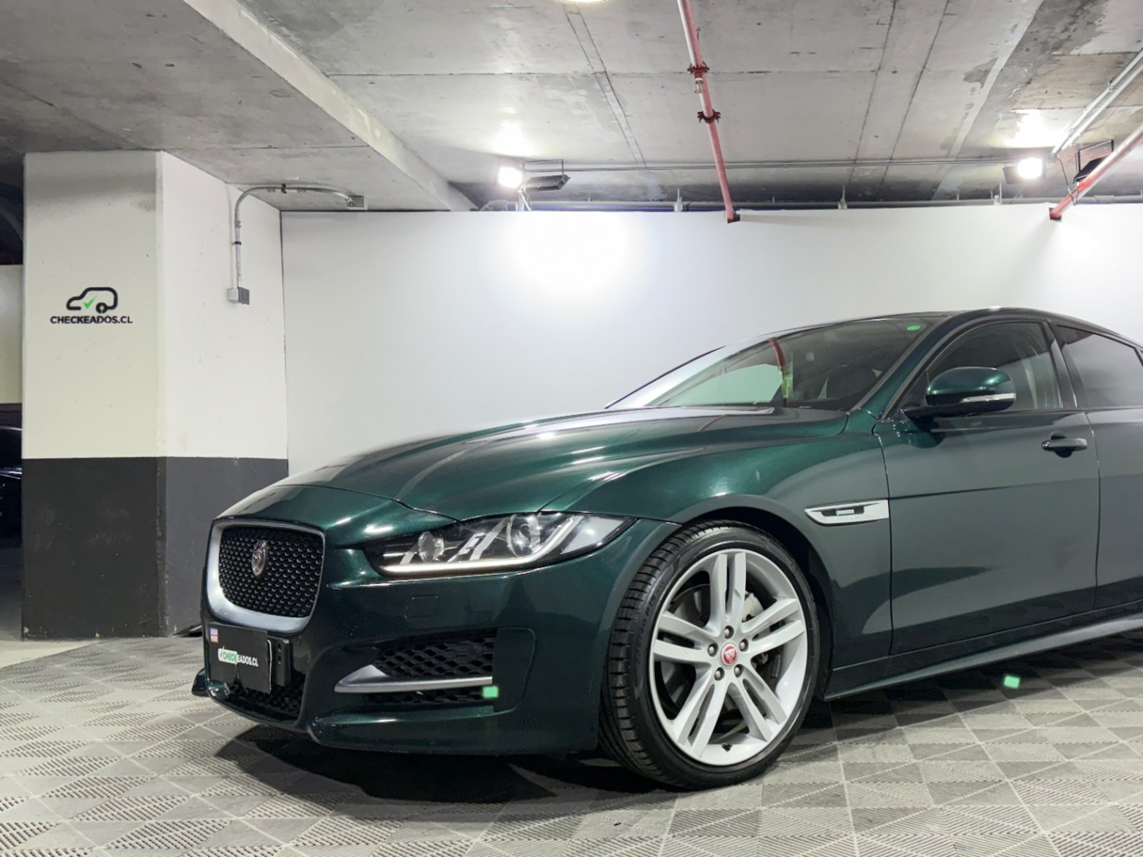 Jaguar XE 2017 - Foto 3 de 15