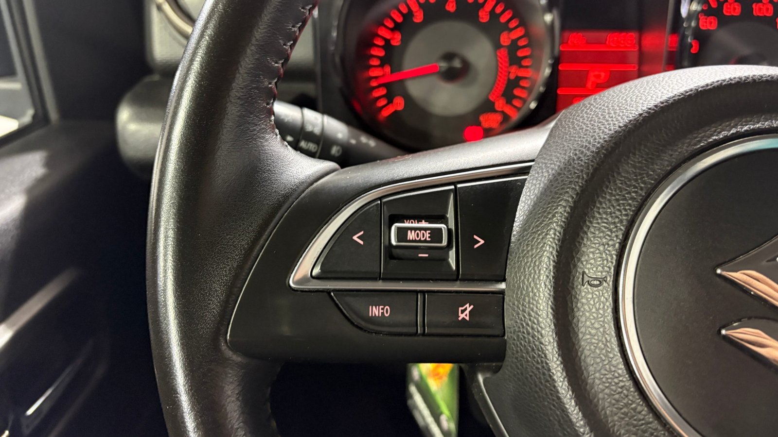 Suzuki JIMNY 2023 - Imagen 14 de 15