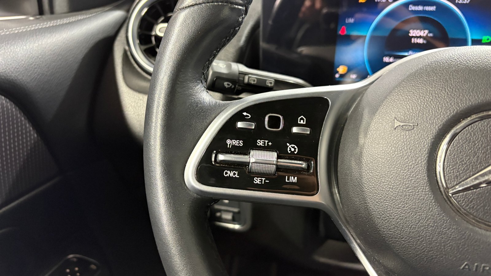 Mercedes-Benz GLB200 2023 - Imagen 14 de 15
