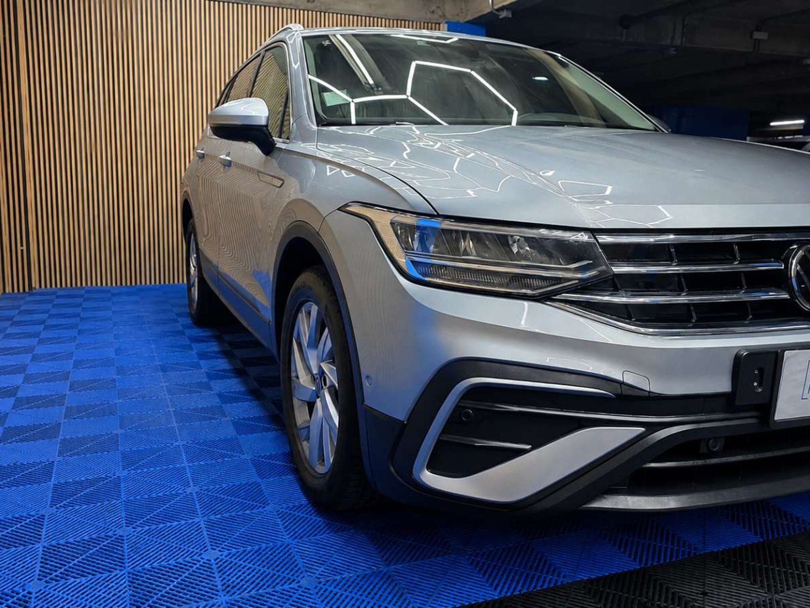 Volkswagen TIGUAN Comfortline 1.4 TSI 2023 - Foto 4 de 13