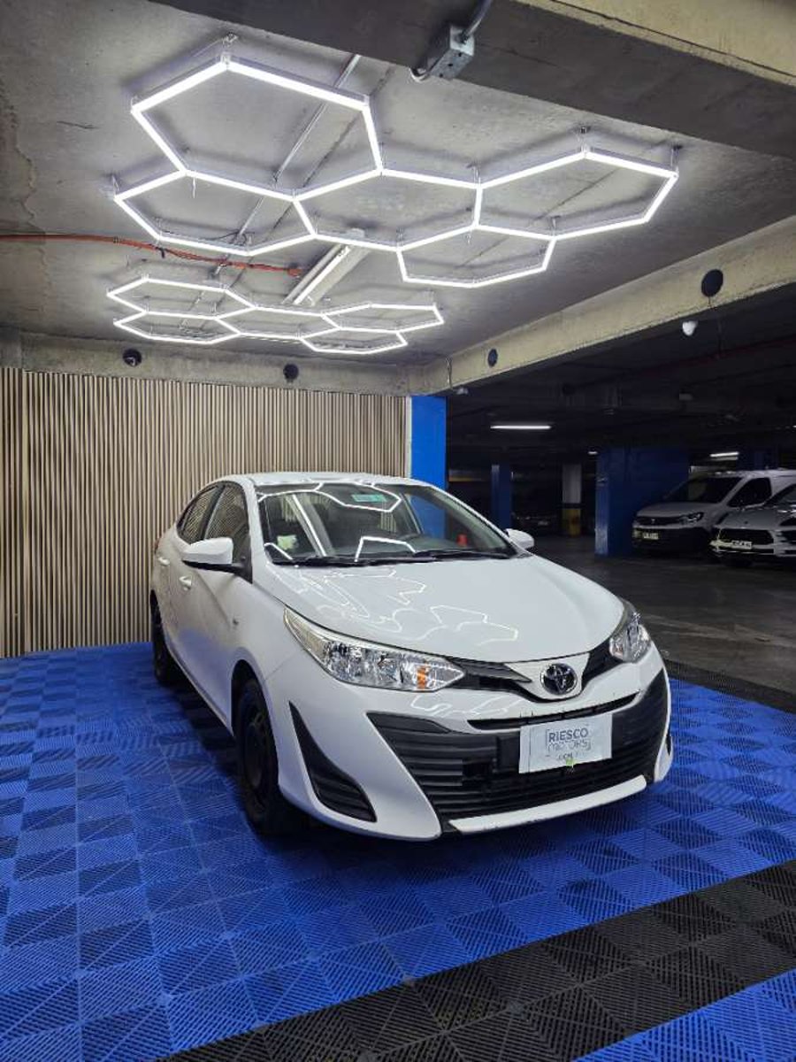 Toyota NEW YARIS 2018 - Imagen 3 de 15