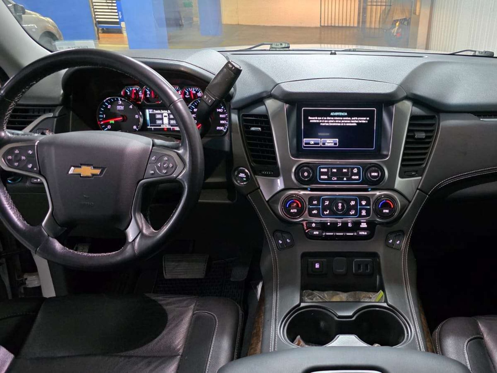 Chevrolet SUBURBAN LT 5.3 V8 4x4 2020 - Foto 4 de 19