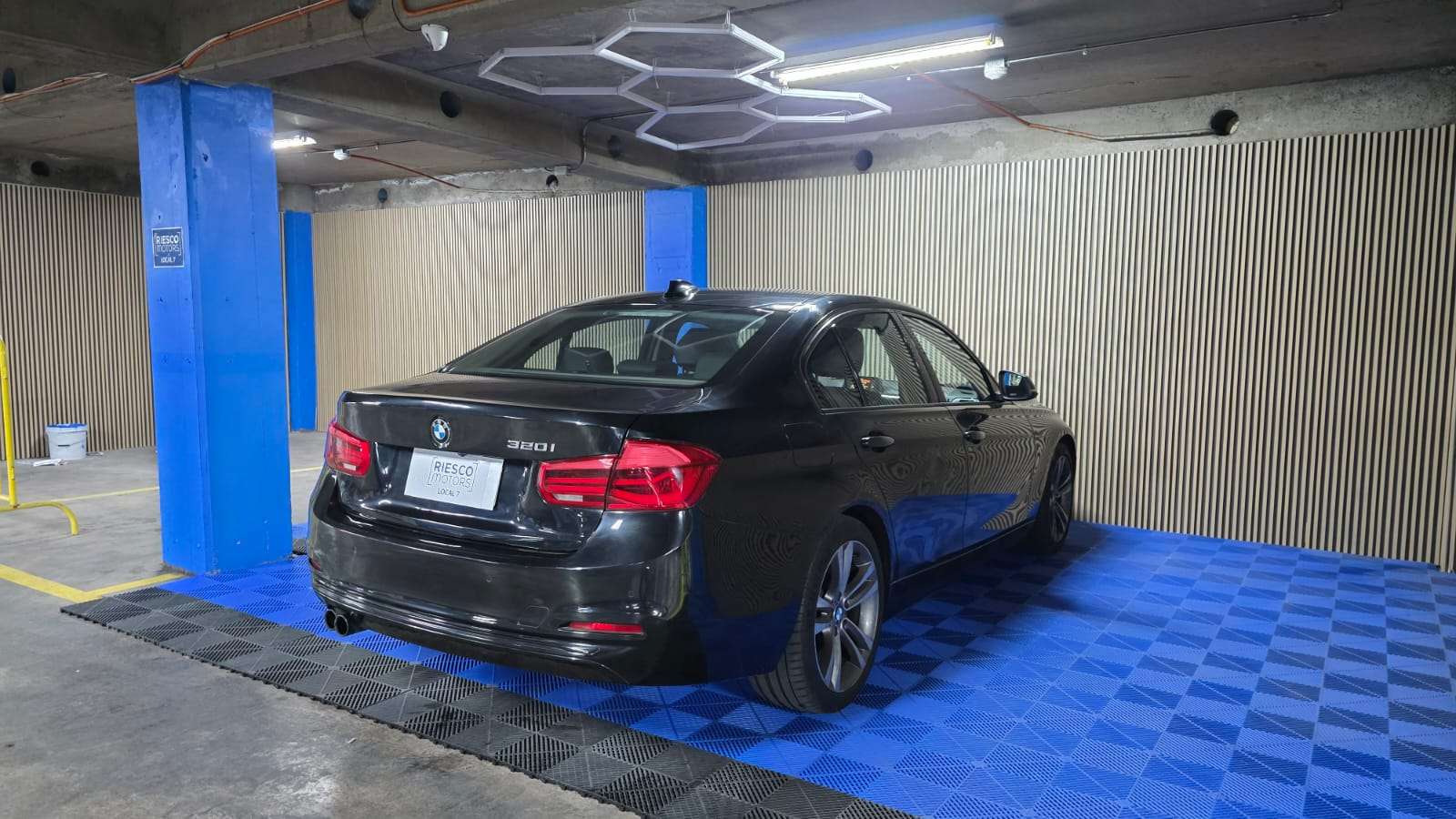 BMW 320I 2017 - Imagen 10 de 13