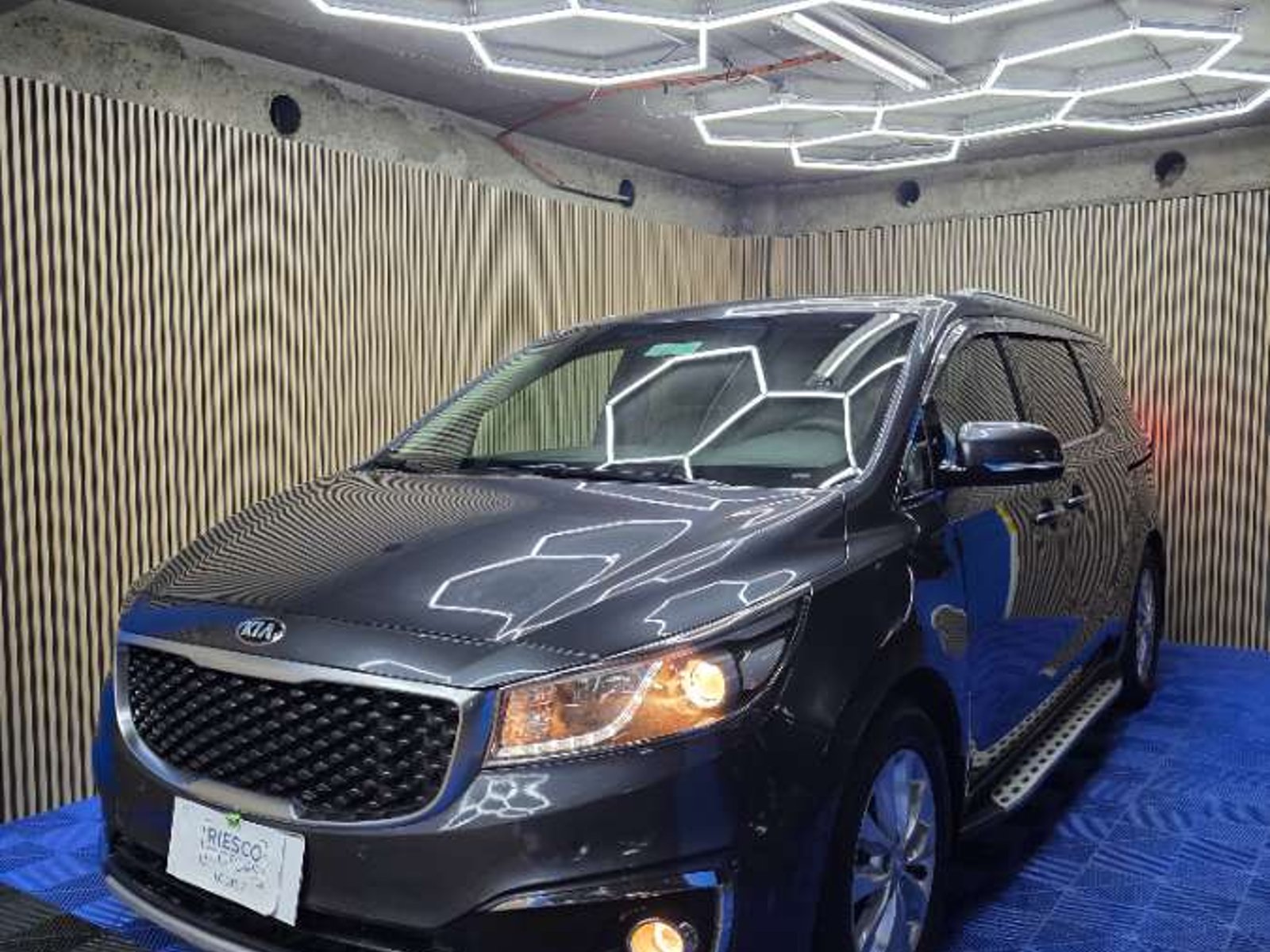 Kia Grand Carnival 2016 - Foto 2 de 17