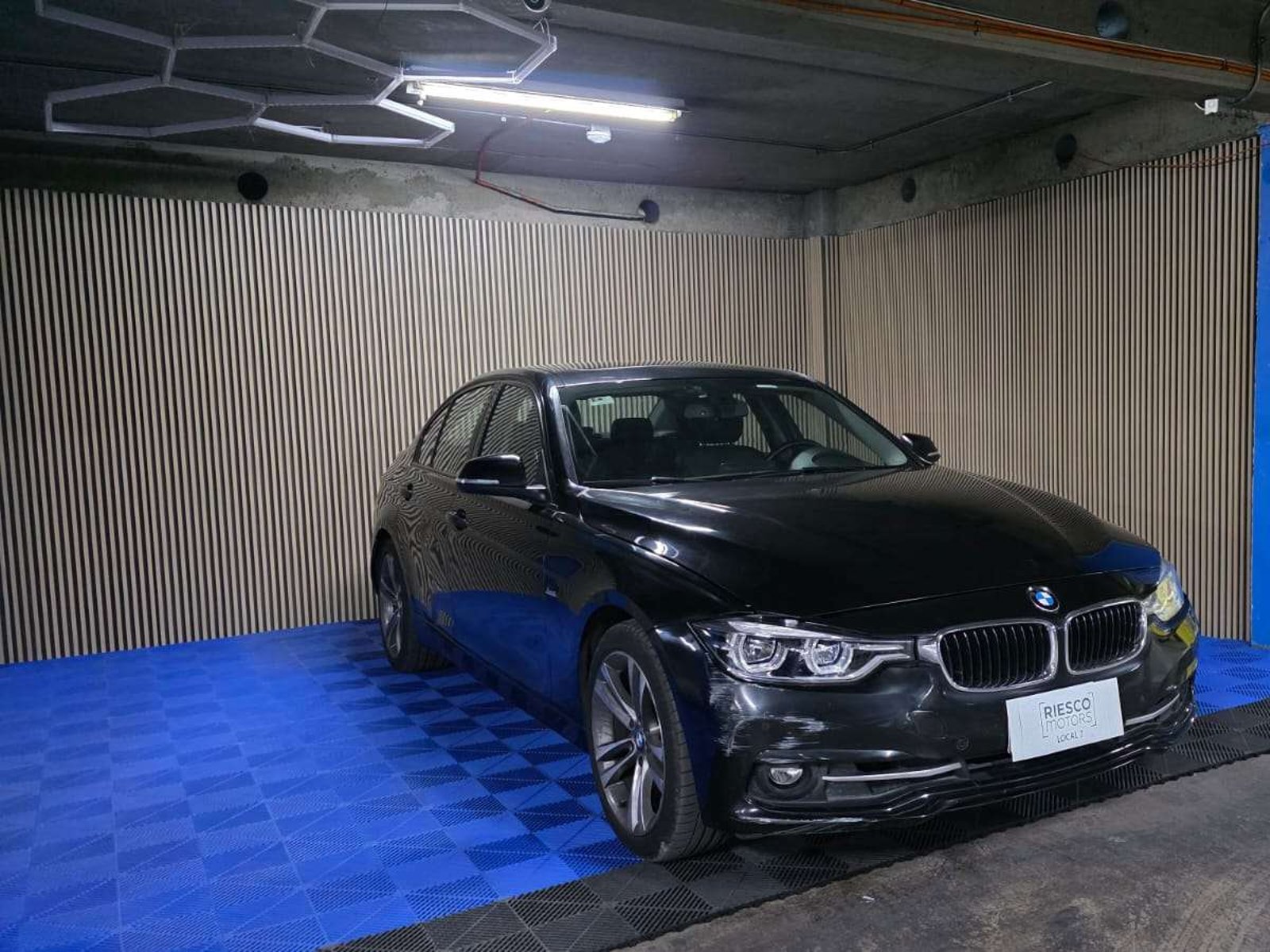 BMW 320I 2017 - Foto 4 de 13