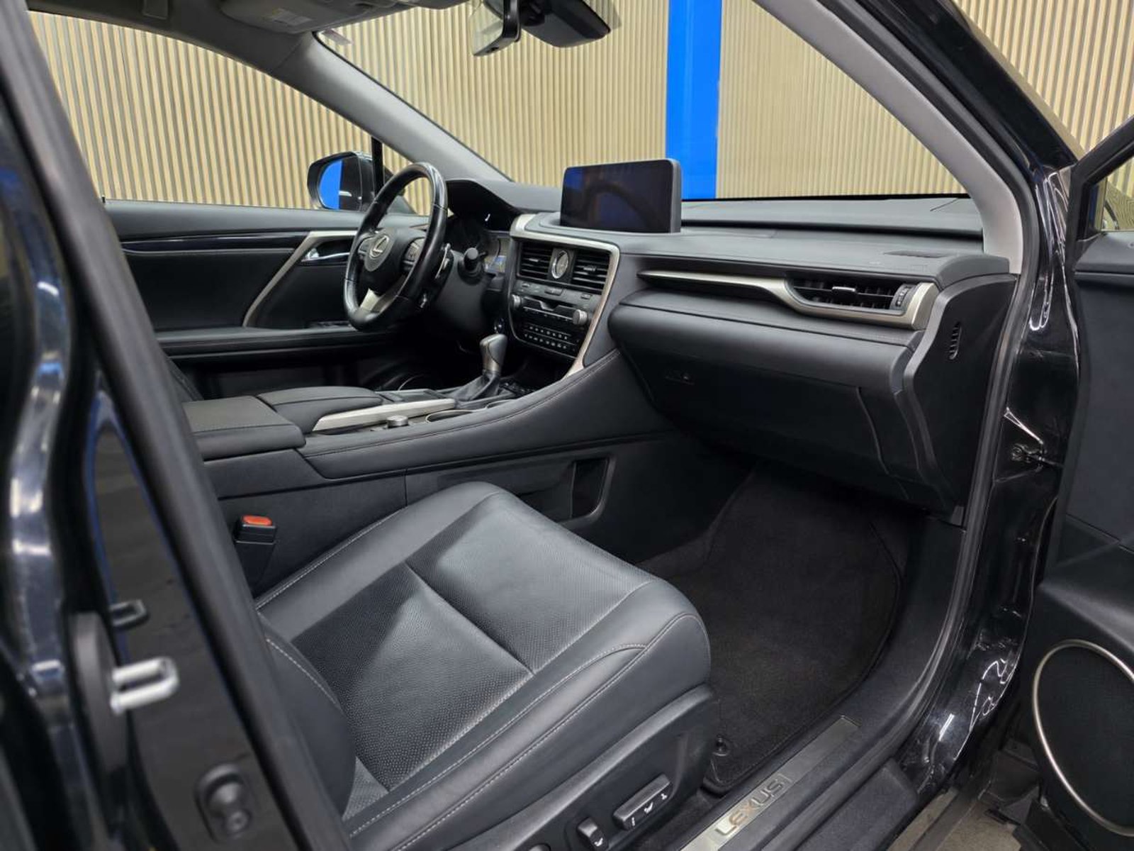 Lexus RX350 2023 - Imagen 15 de 20