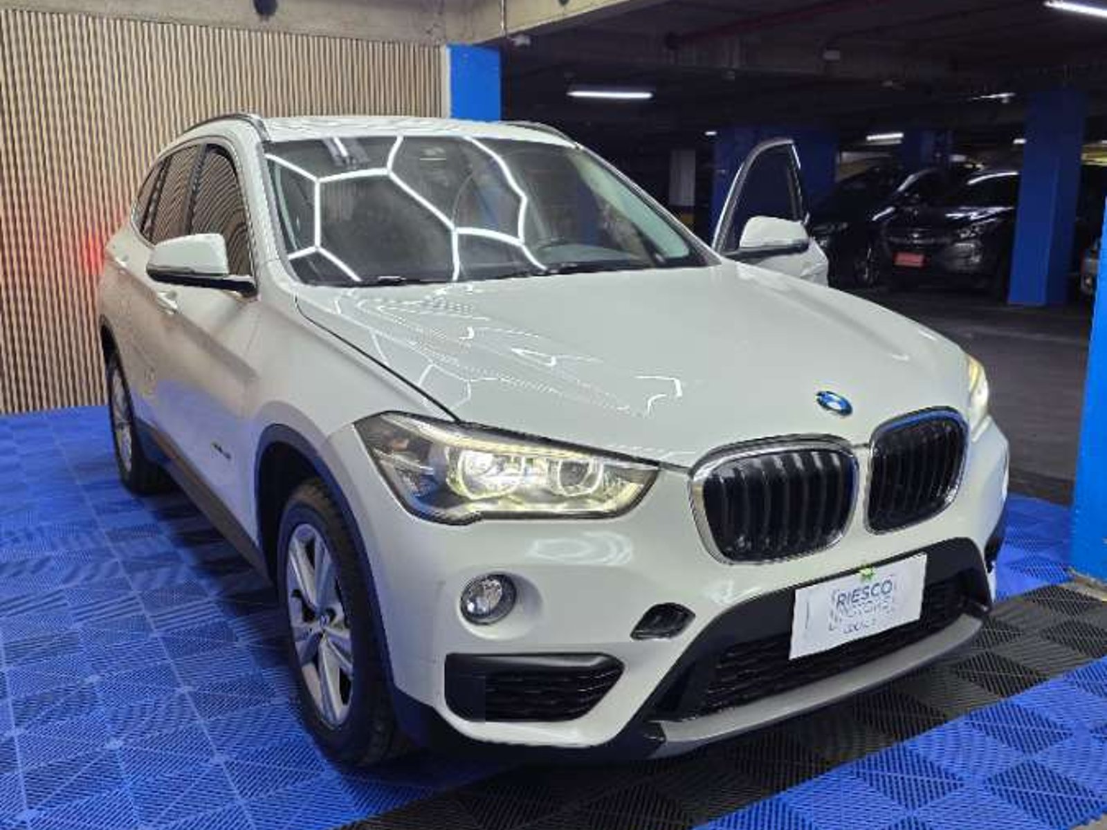 BMW X1 2.0 URBAN MILLENIAL S-DRIVE 20I 4X2 AT 5P 2018 - Foto 3 de 18