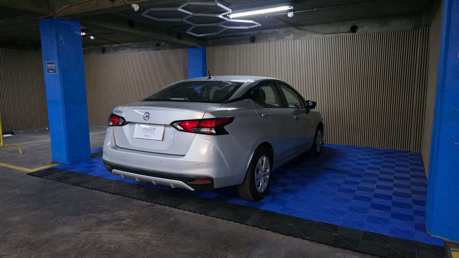 NISSAN VERSA 2022 - Foto 5 de 13