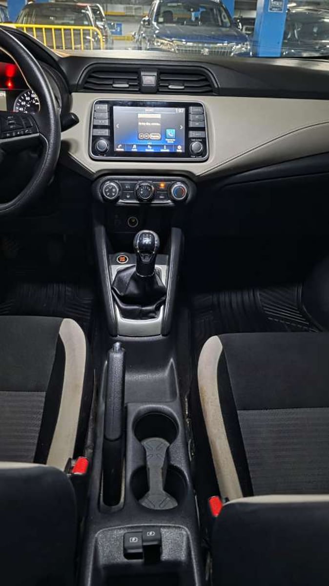 NISSAN VERSA 2022 - Imagen 10 de 14