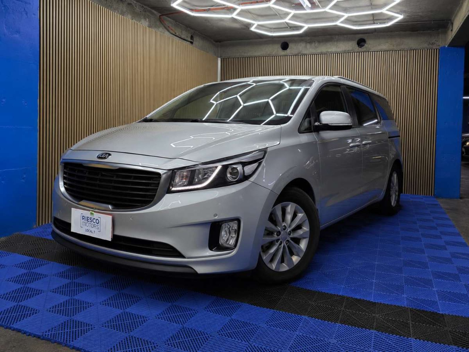 Kia Grand Carnival 2018 - Foto 2 de 19