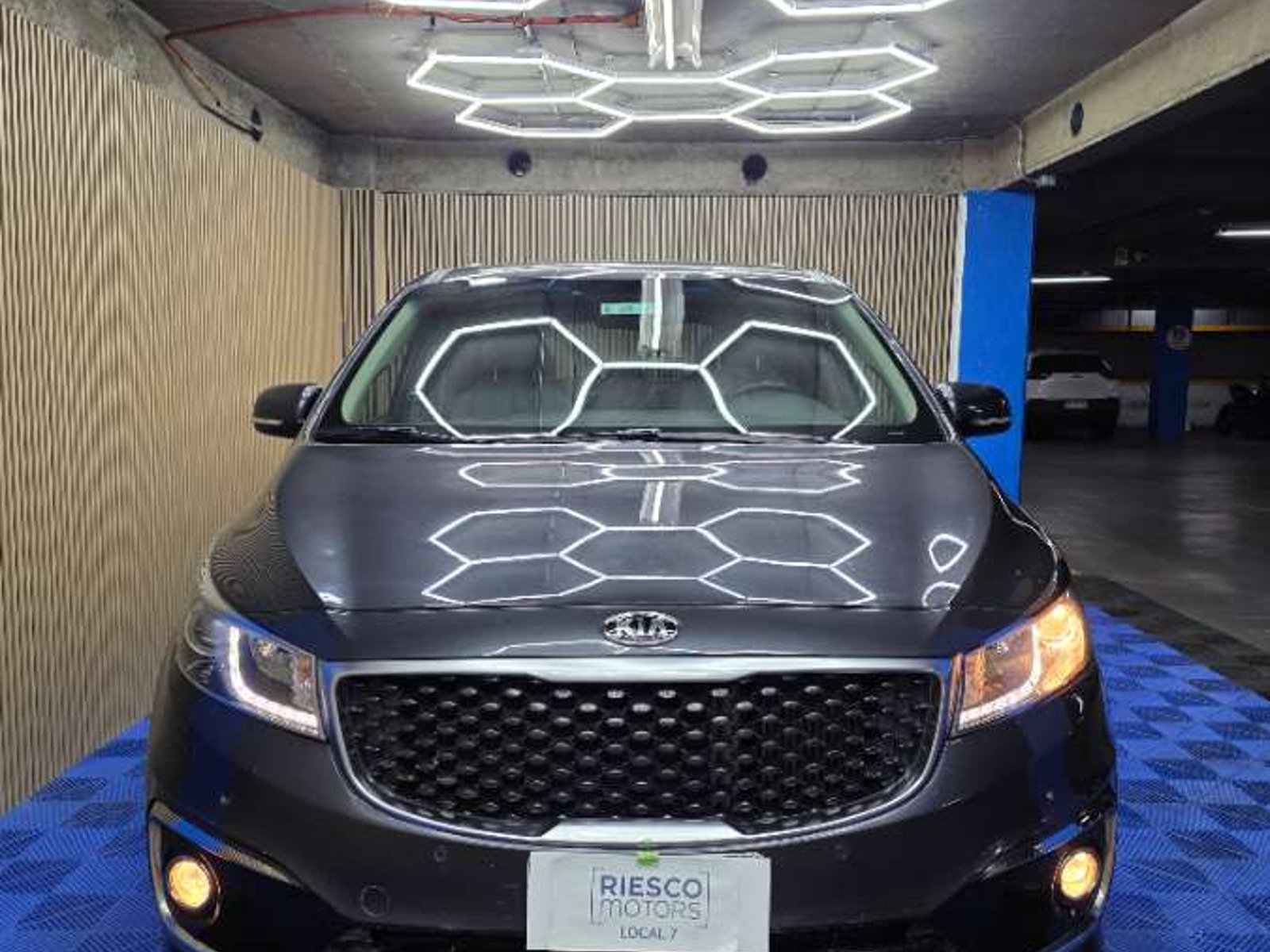 Kia Grand Carnival 2016 - Foto 3 de 17