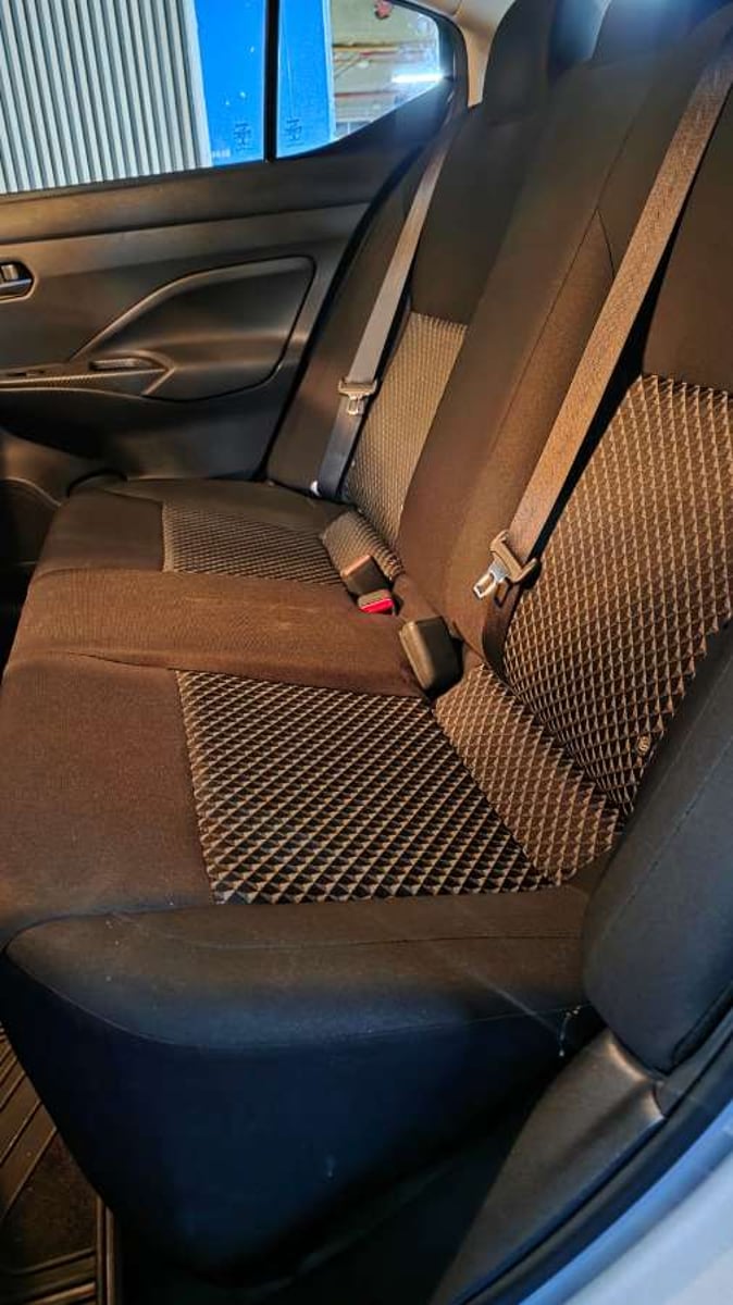 NISSAN VERSA 2022 - Imagen 11 de 13