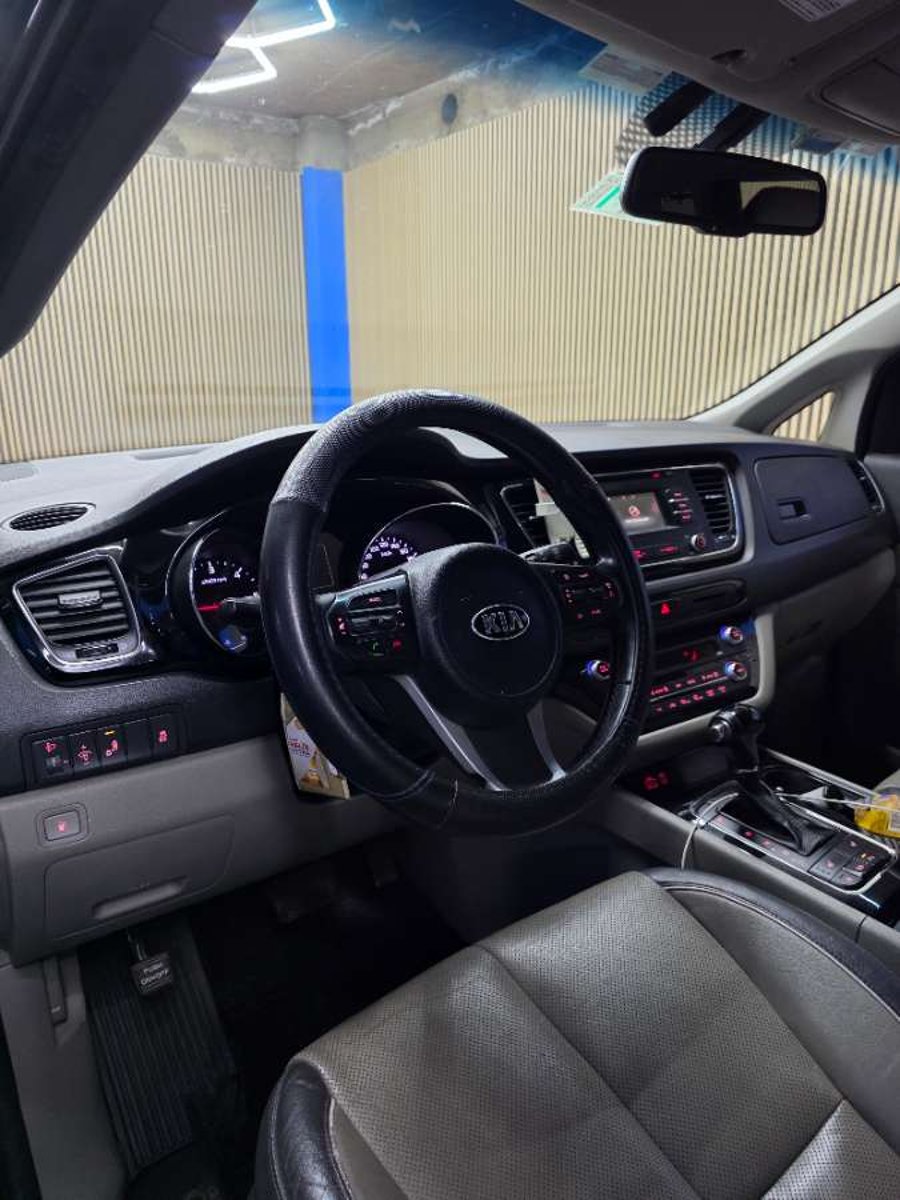 Kia Grand Carnival 2016 - Imagen 13 de 17