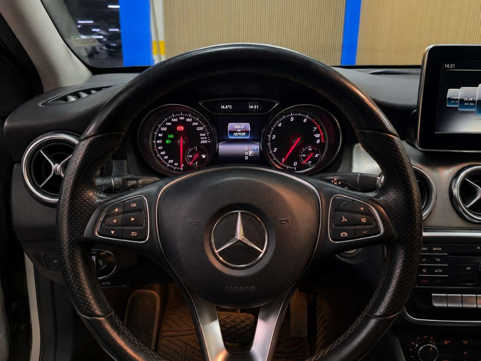Mercedes-Benz GLA 200 2021 - Imagen 8 de 19