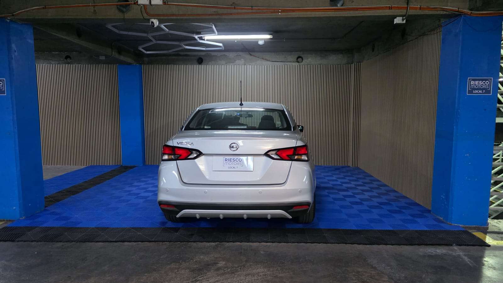NISSAN VERSA 2022 - Imagen 6 de 13