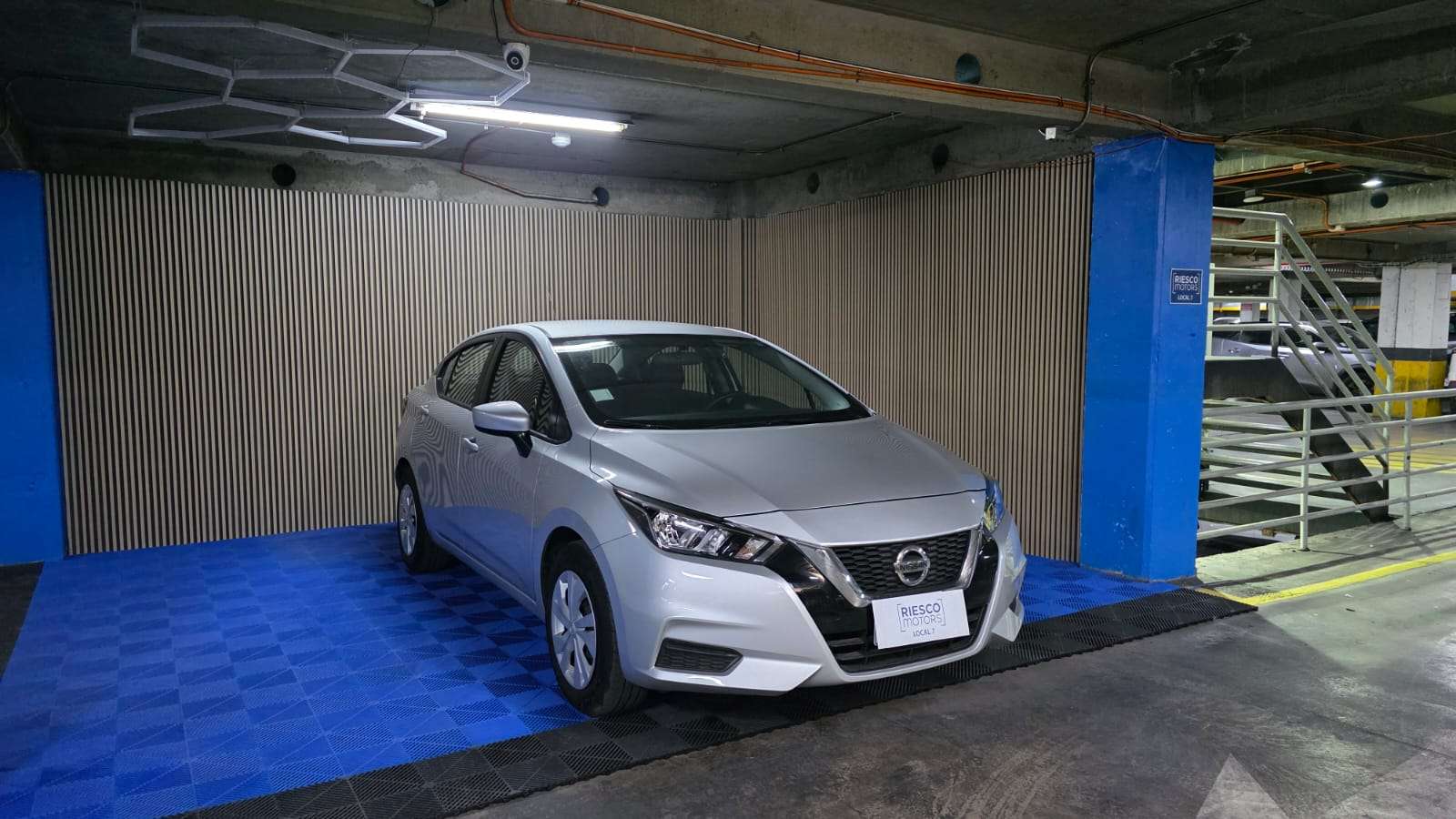NISSAN VERSA 2022 - Foto 4 de 13
