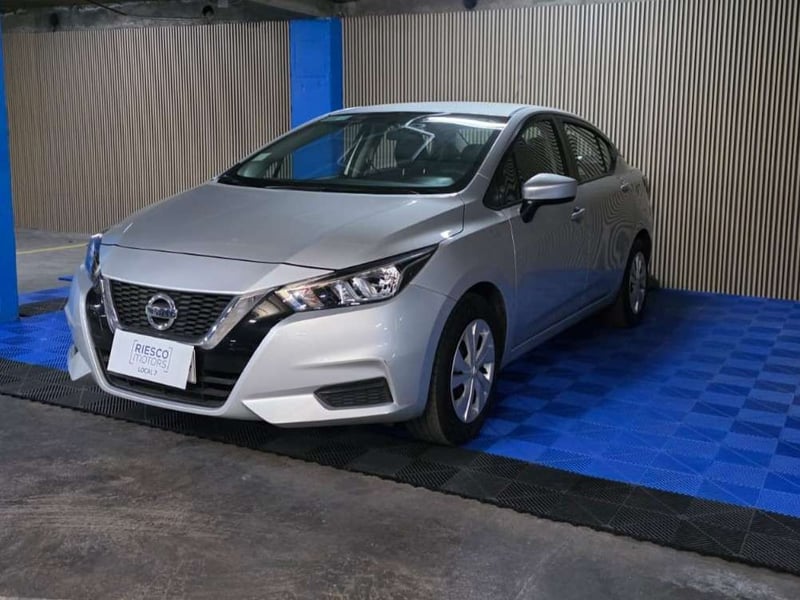 Nissan VERSA 2022