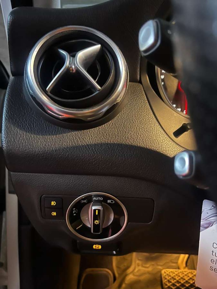 Mercedes-Benz GLA 200 2021 - Imagen 13 de 19