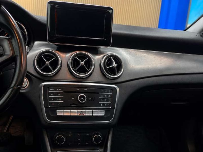 Mercedes-Benz GLA 200 2021 - Imagen 9 de 19