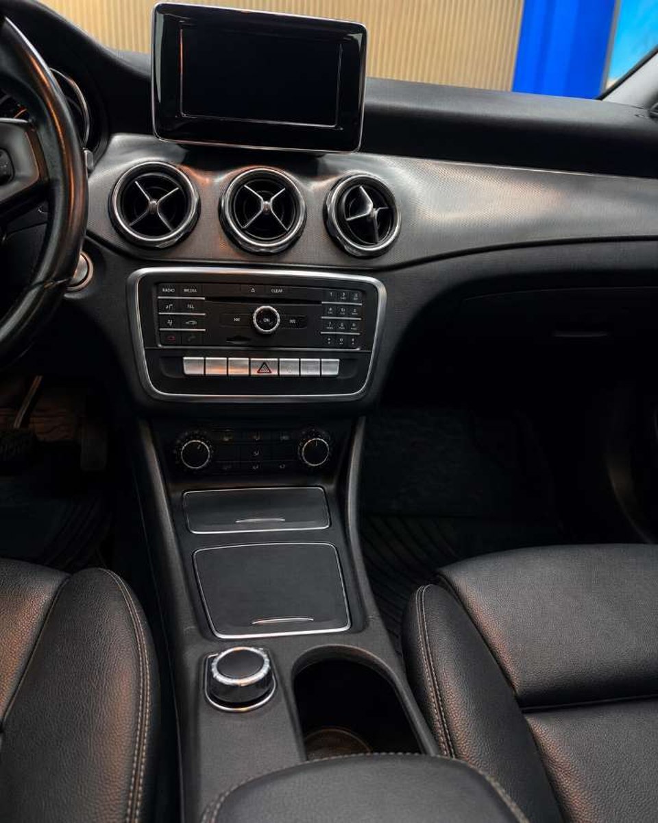 Mercedes-Benz GLA 200 2021 - Imagen 9 de 19