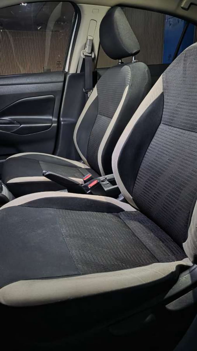 NISSAN VERSA 2022 - Imagen 11 de 14