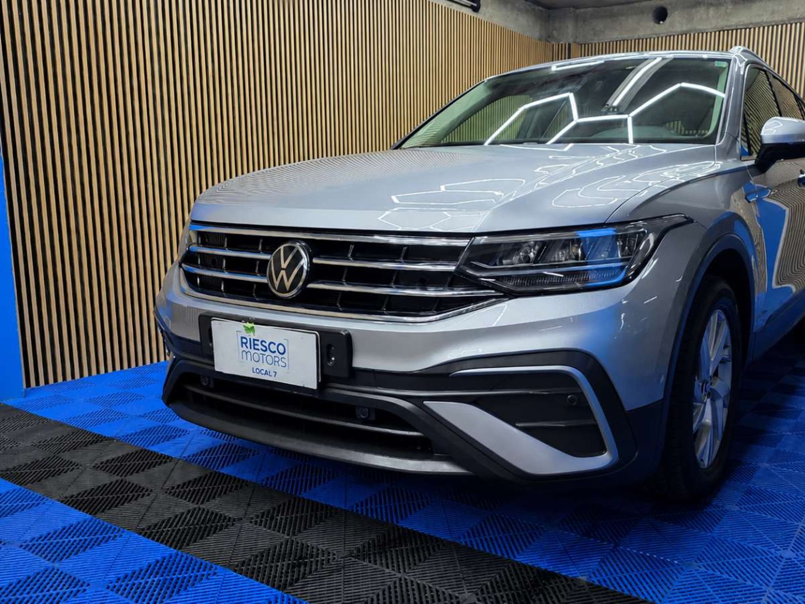 Volkswagen TIGUAN Comfortline 1.4 TSI 2023 - Foto 2 de 13